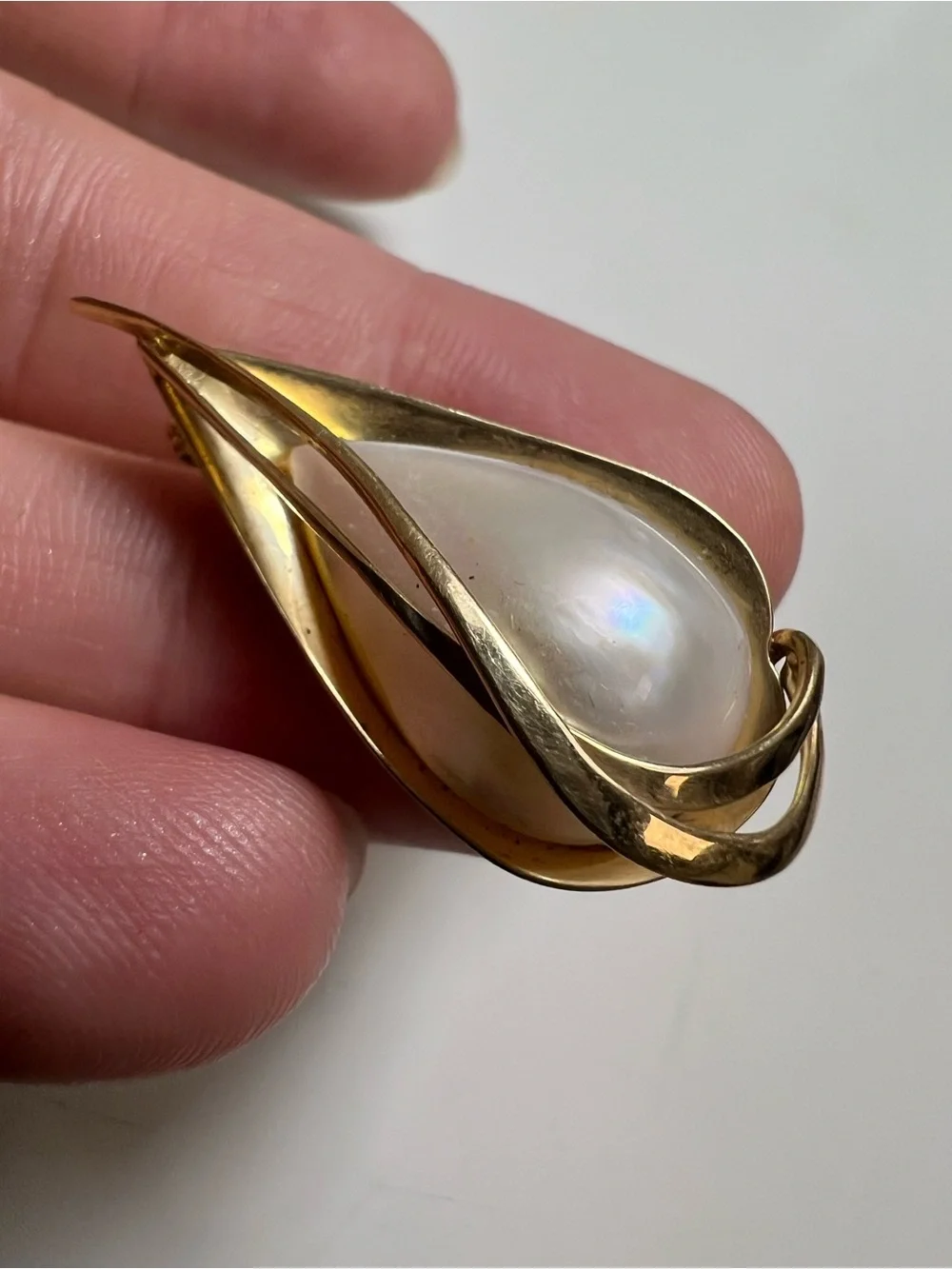 14K Gold Teardrop Pearl Vintage Earrings for pierced ears